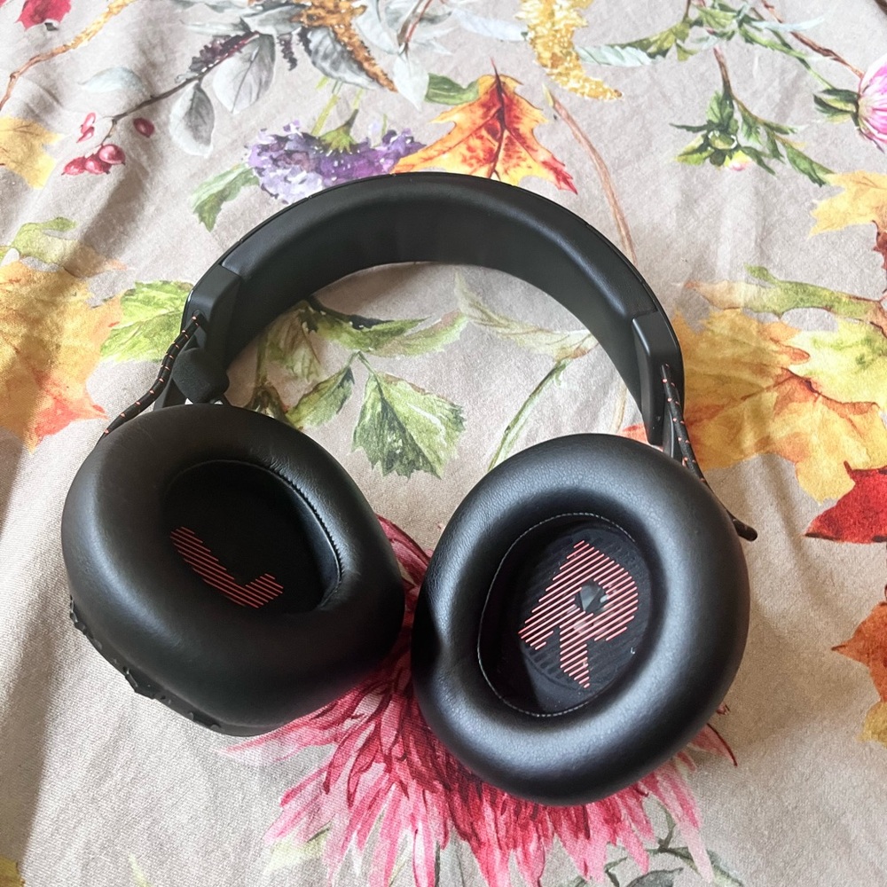 JBL QUANTUM Black Over-Ear Headphones - BLUETOOTH ONLY